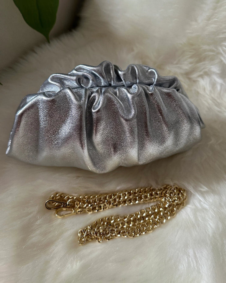 Clutch arricciata in vera pelle